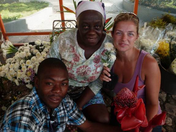 Socializando em floricultura em Pétion-Ville, bairro mais chique da capital Port-au-Prince, no Haiti